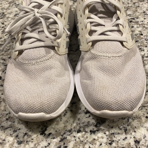 Adidas Cloud Foam Silver-Gray-White Running Shoes - Picture 11 of 16